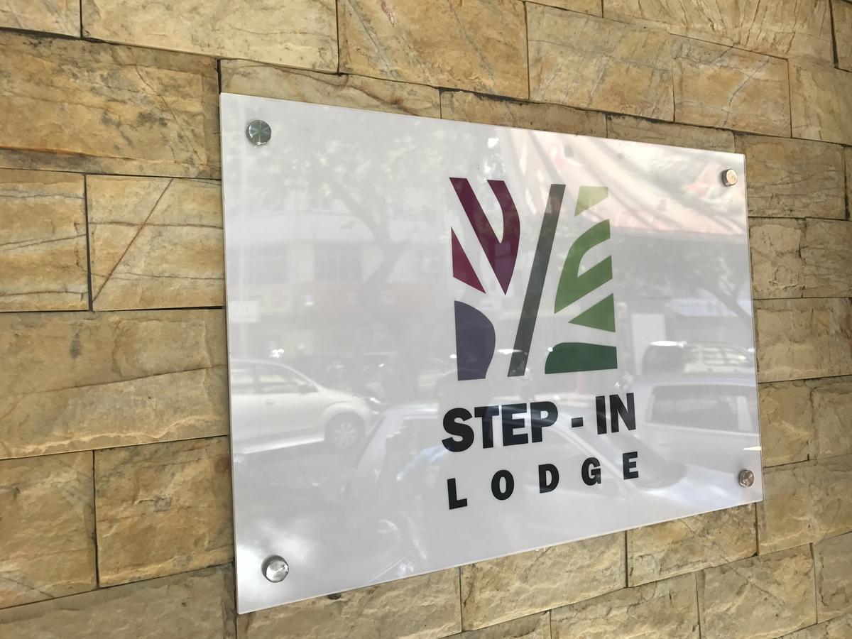 Step-In Lodge Kota Kinabalu Extérieur photo